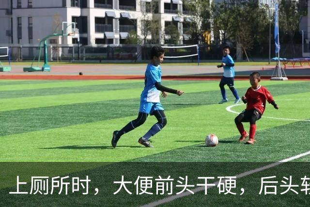 上厕所时，大便前头干硬，后头软黏，这说明啥？看完涨知识了